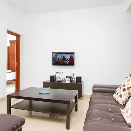 Playa Blanca Sleeps 6 Pool Air Con Wifi *